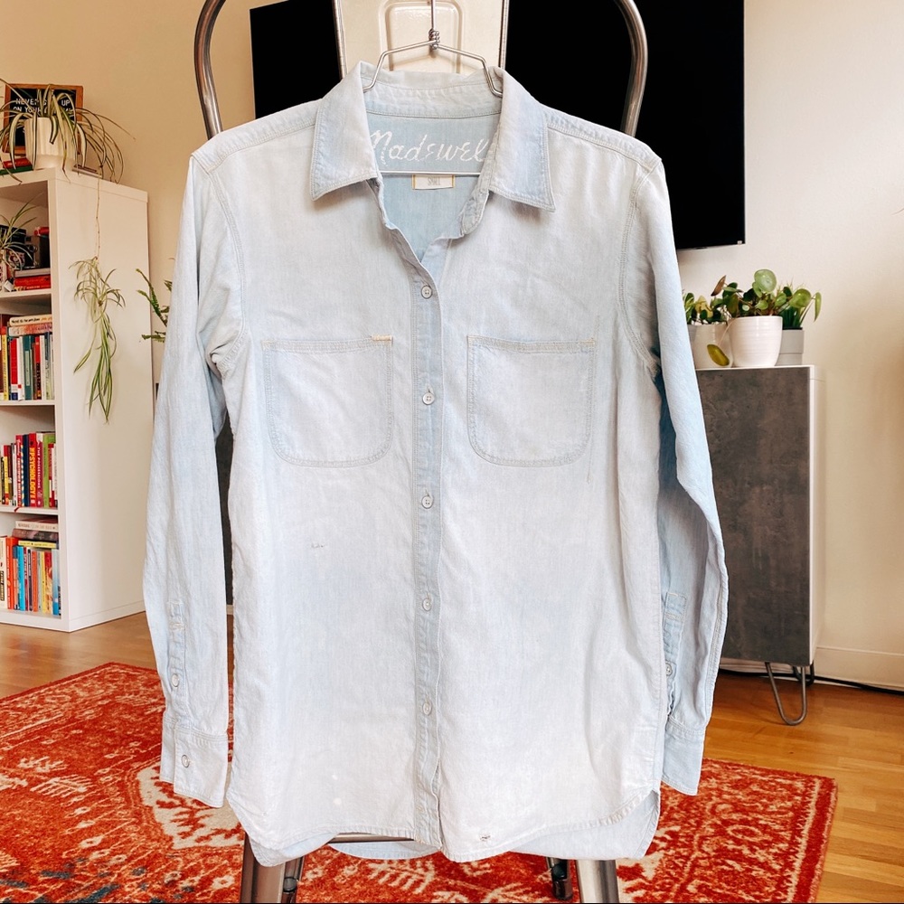✨Madewell Chambray Distressed Ex-Boyfriend Shirt